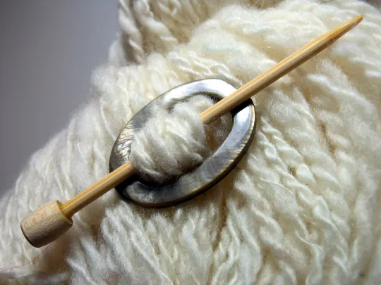 Mother of Pearl Oval Shawl Pin "Tarn"